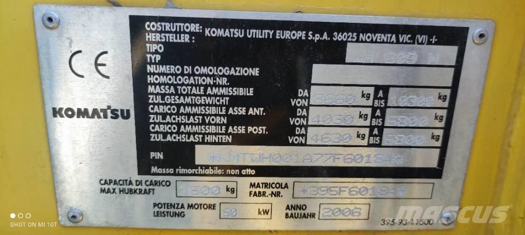 Komatsu WH 609 텔러 핸들러