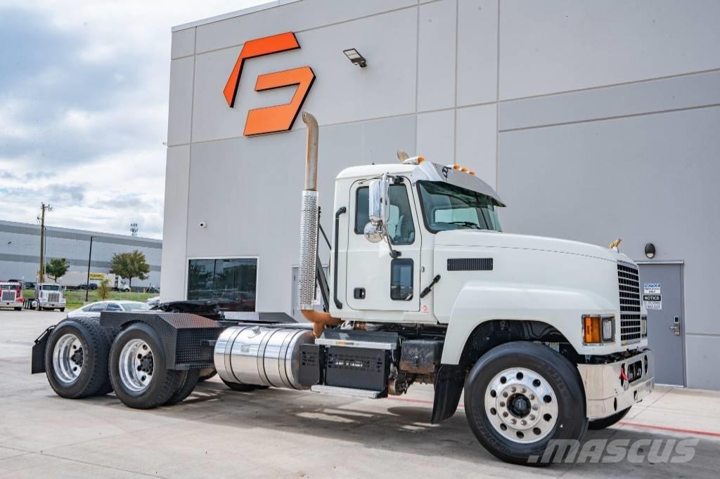 Mack Pinnacle 64T 트랙터 유닛