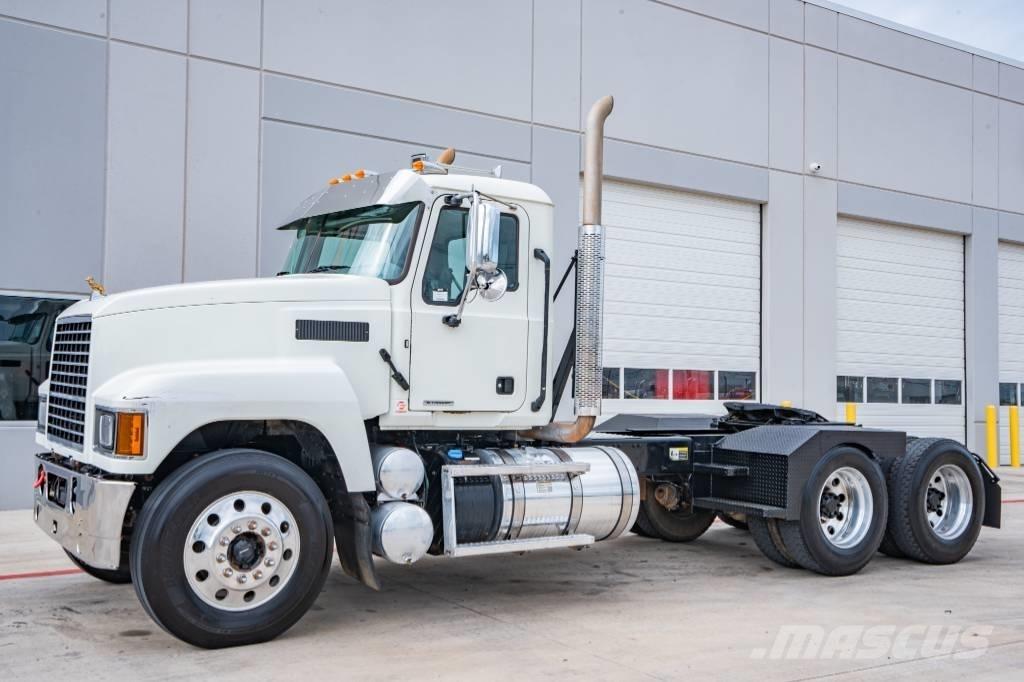 Mack Pinnacle 64T 트랙터 유닛