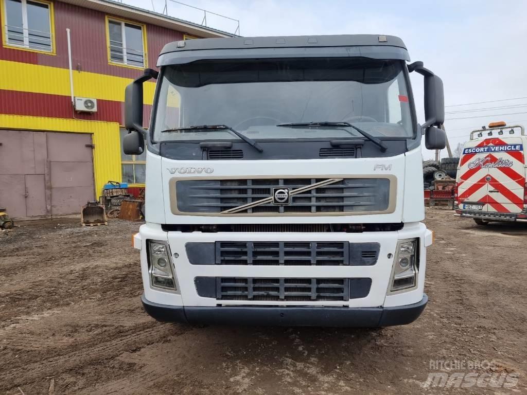 Volvo FM400 8x4 스킵 로더 트럭
