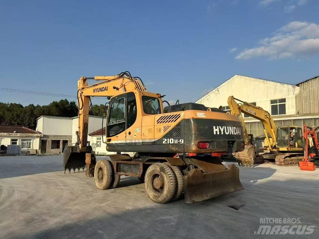 Hyundai 210W-9  휠 굴삭기