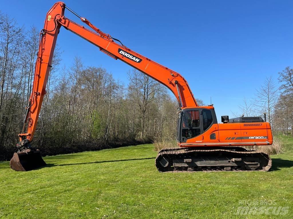 Doosan DX 300 대형 굴삭기 29톤 이상