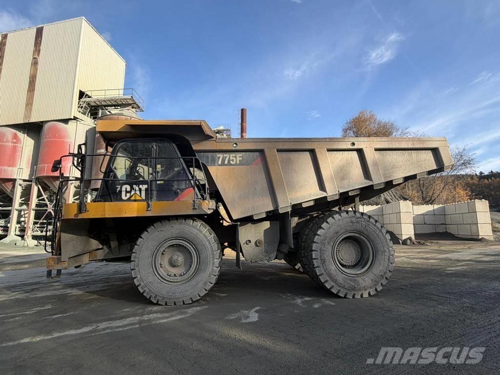 CAT 775 F 초대형 덤프 트럭