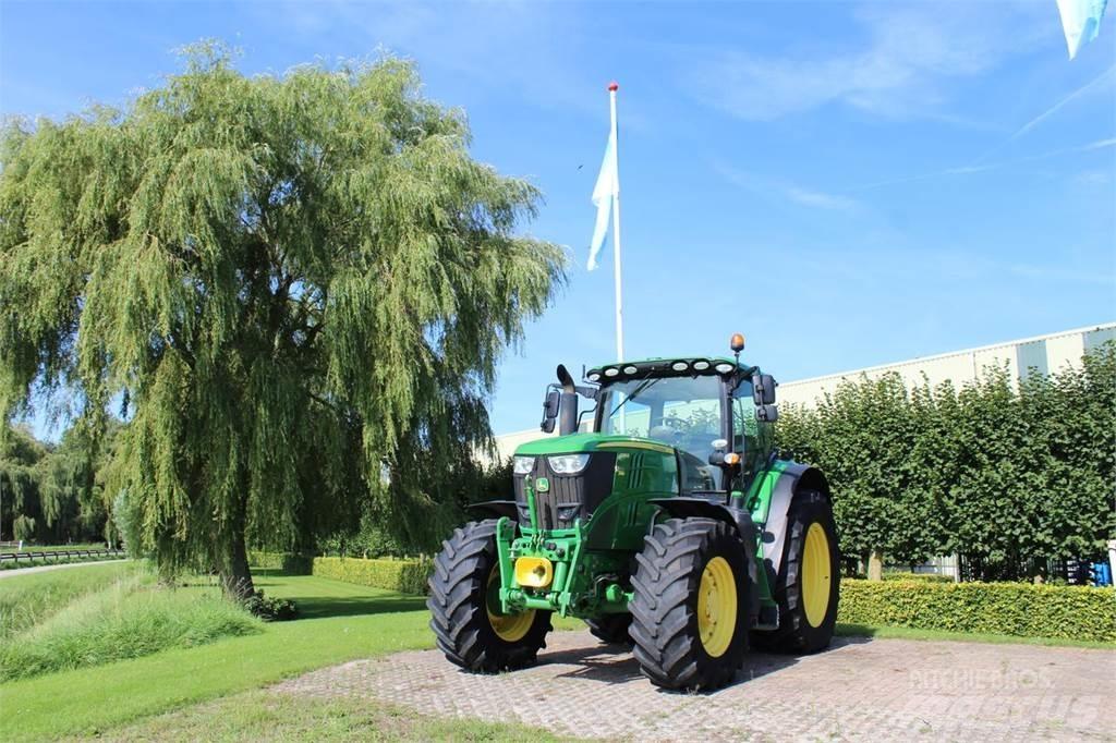 John Deere 6215R 트랙터