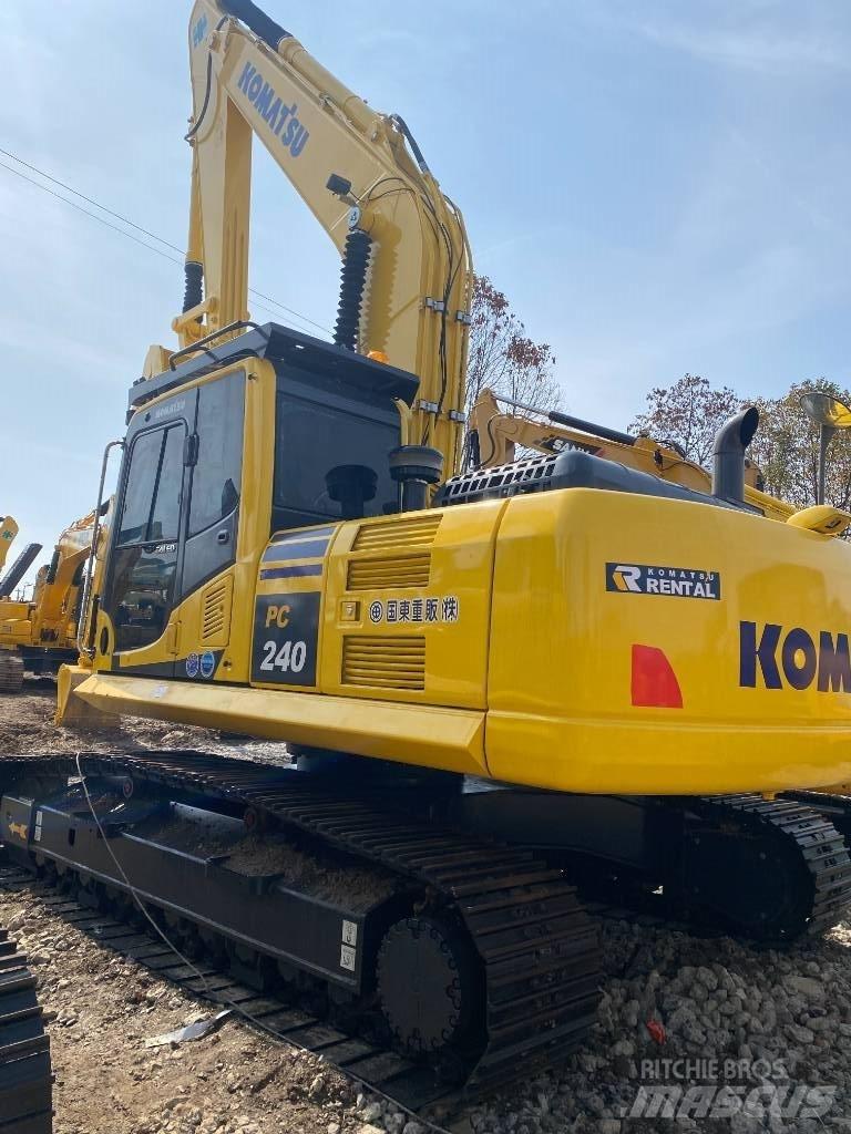 Komatsu 240LC-8 대형 굴삭기 29톤 이상