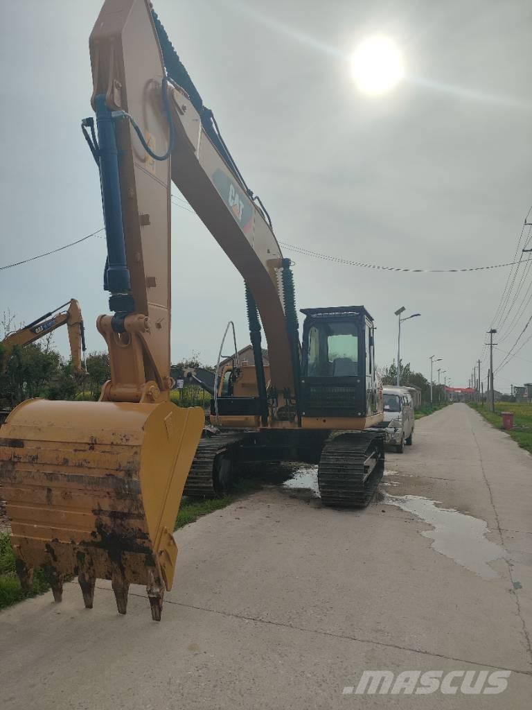 CAT 320 D 대형 굴삭기 29톤 이상