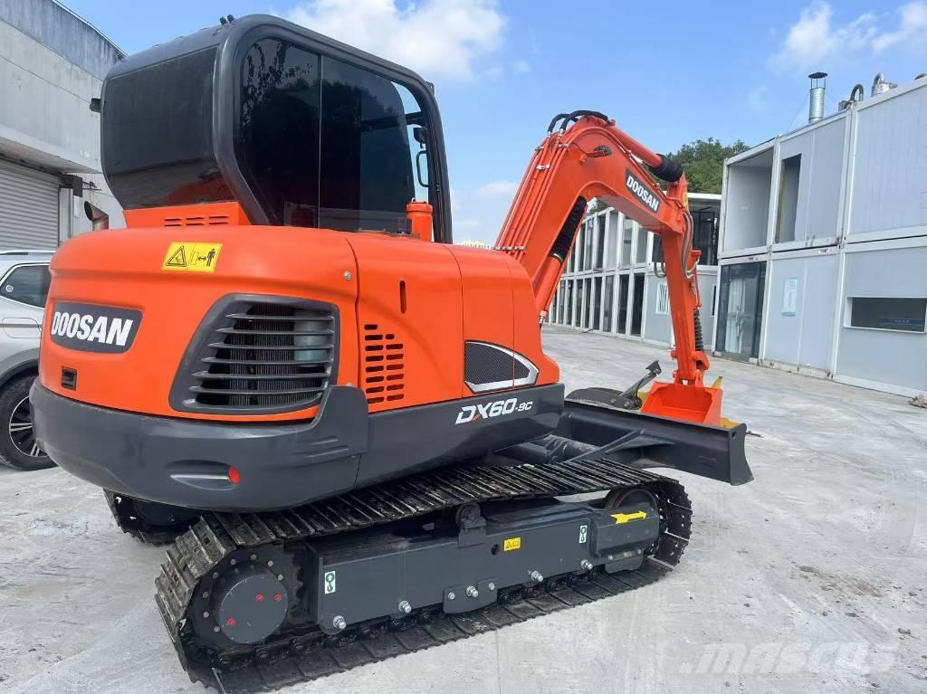 Doosan DX 60 소형 굴삭기 7톤 미만