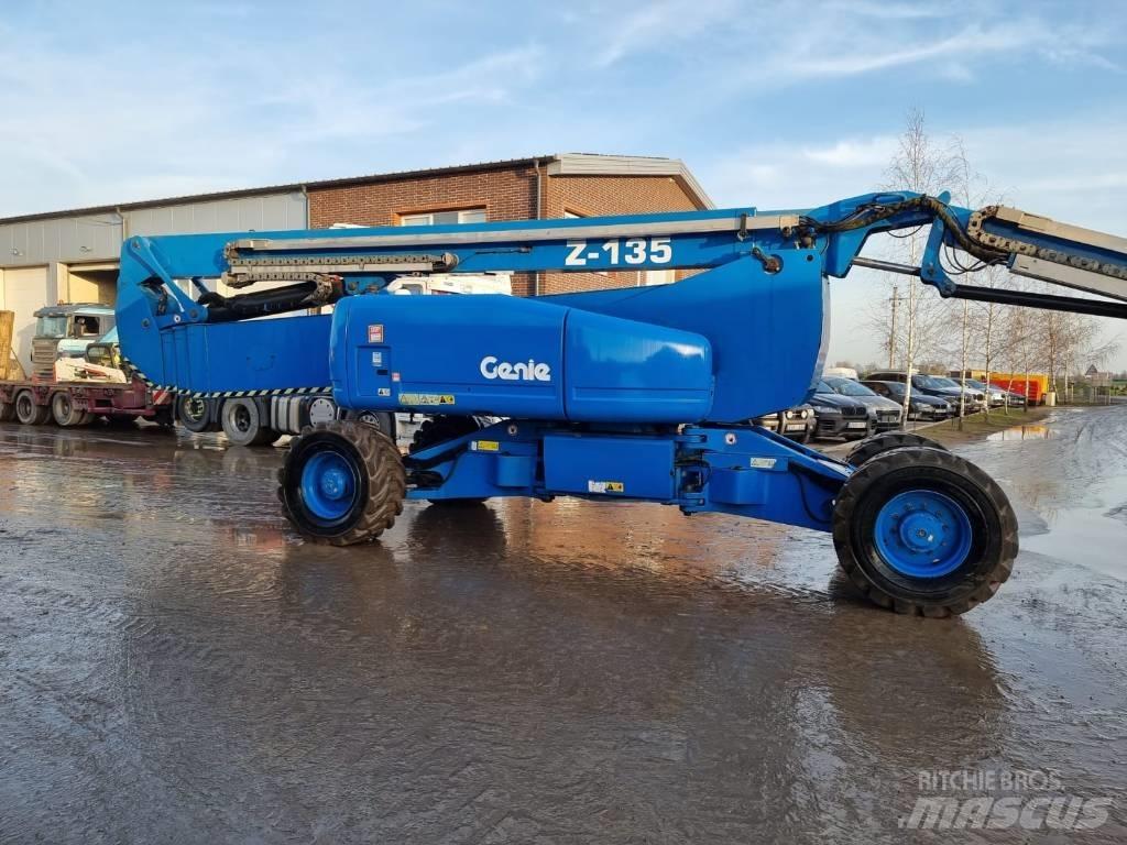 Genie Z 135 4x4 관절형 전동이동 리프트