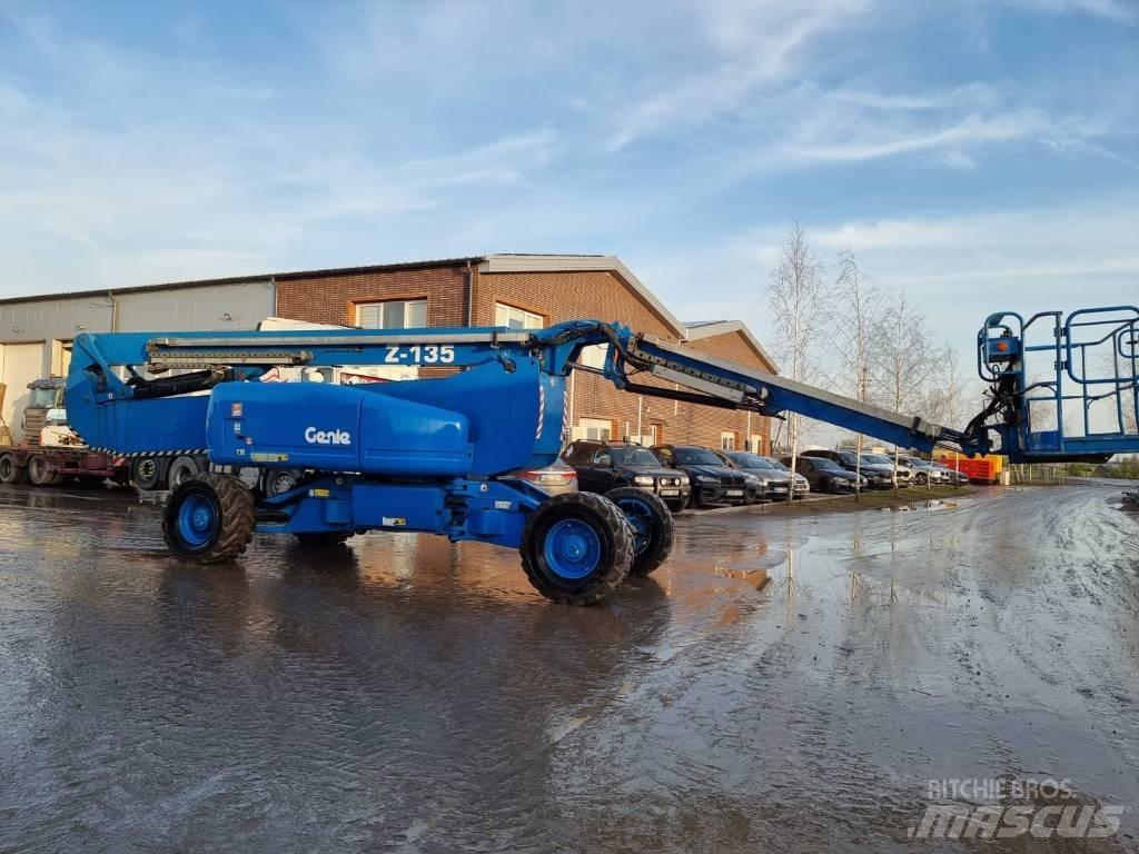 Genie Z 135 4x4 관절형 전동이동 리프트