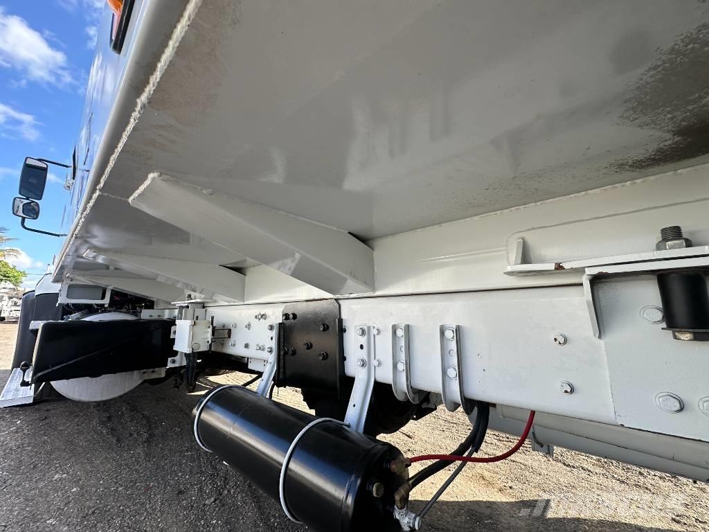 Freightliner 114 SD 폐기물 수거 트럭