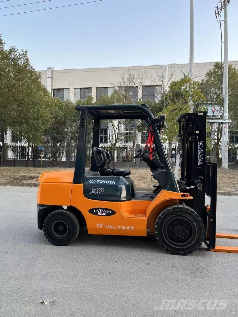 Toyota 7 FDN 30 디젤 지게차
