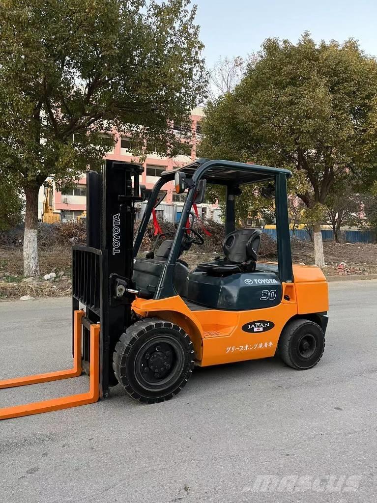 Toyota 7 FDN 30 디젤 지게차