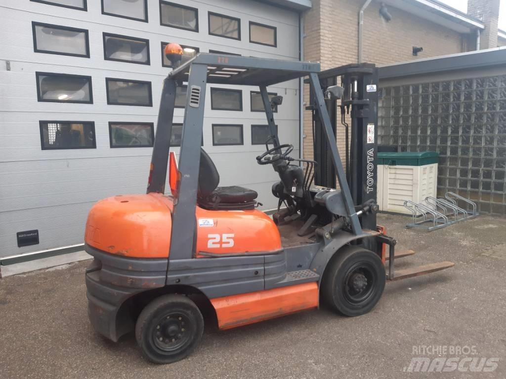 Toyota 6 FDF 25 디젤 지게차