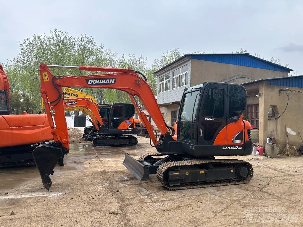 Doosan DX 60 소형 굴삭기 7톤 미만