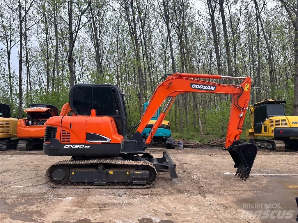 Doosan DX 60 소형 굴삭기 7톤 미만