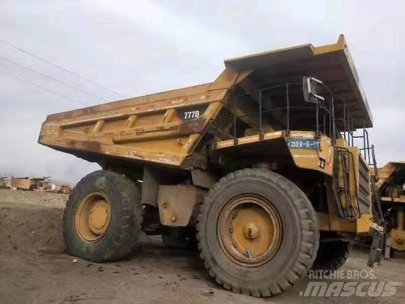 CAT 777 D 초대형 덤프 트럭