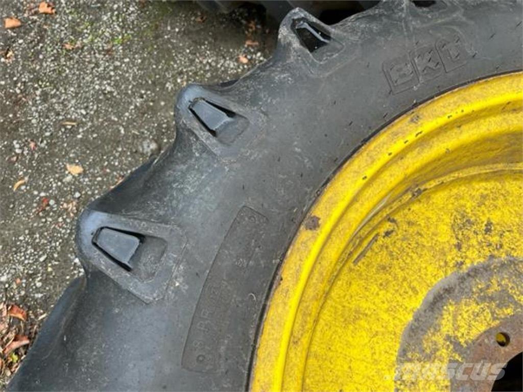 BKT 12.4-32 타이어, 휠 및 림