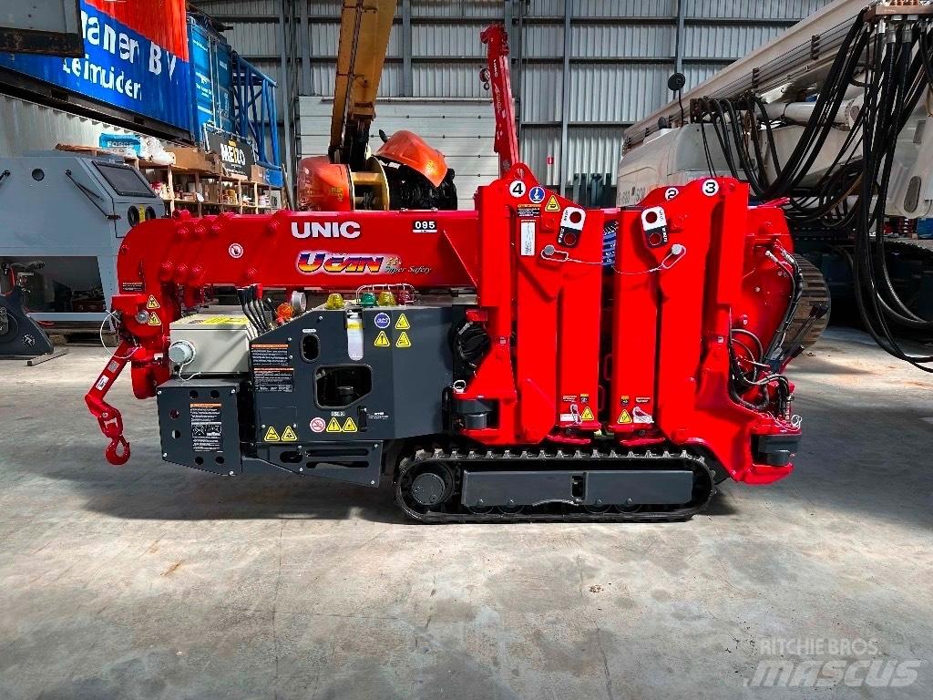 Unic URW 095 A/T 크레인