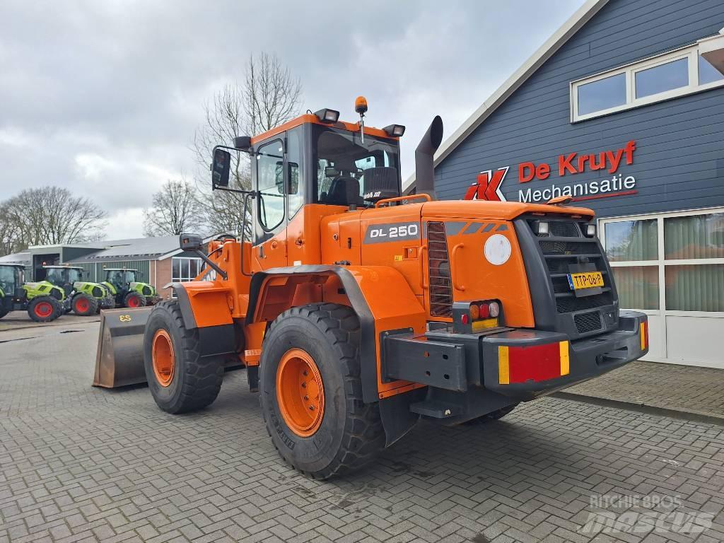 Doosan DL250  휠로우더