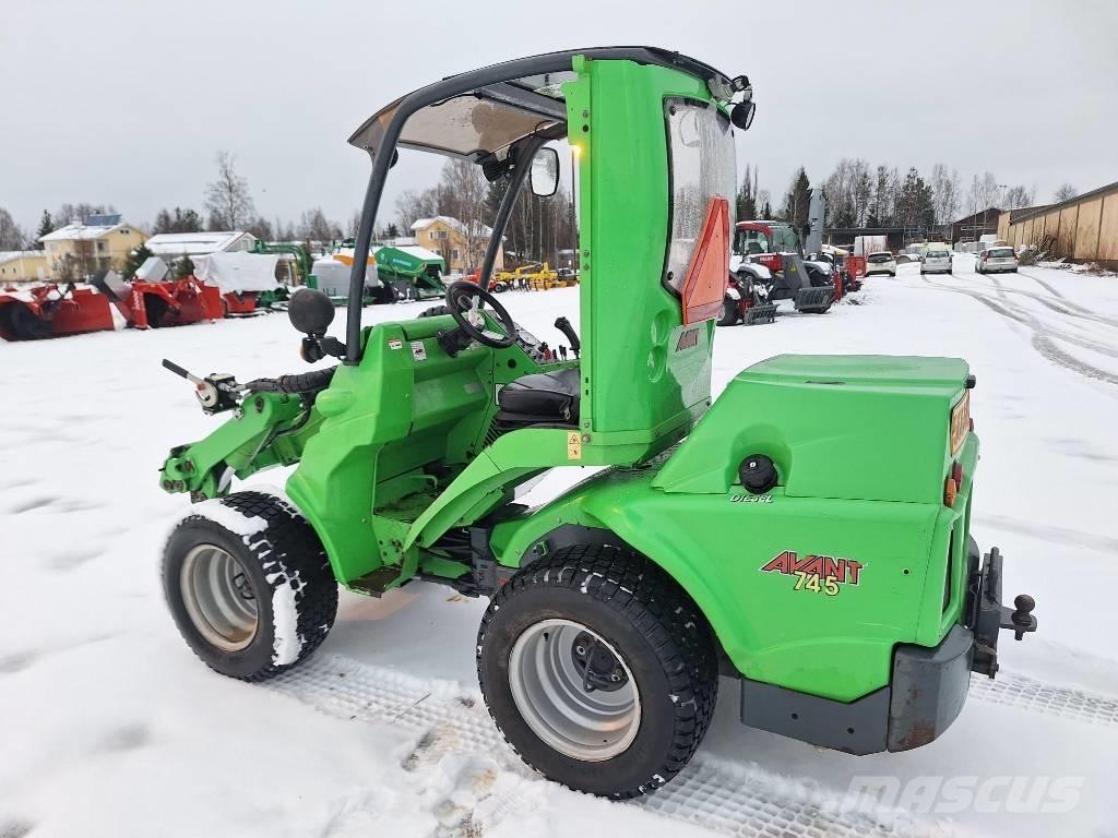 Avant 745 다목적 로더