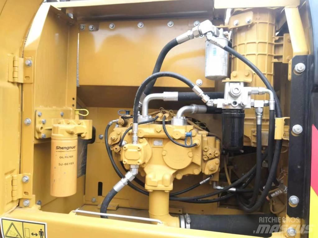 CAT 320 D L 대형 굴삭기 29톤 이상