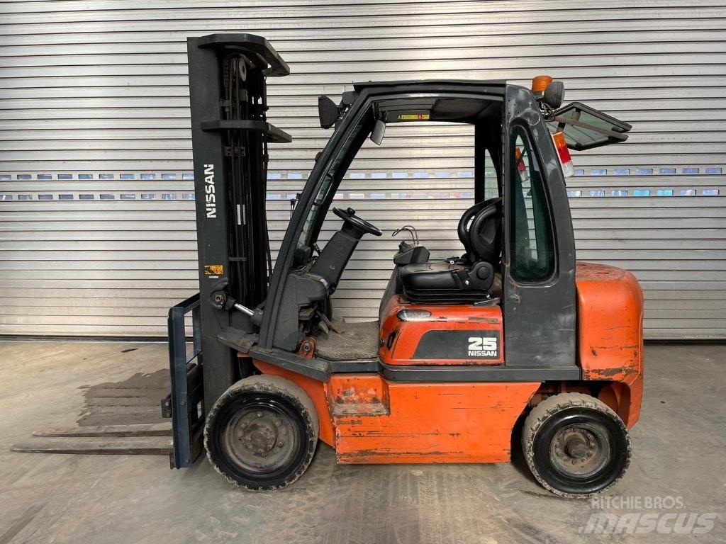 Nissan 25 디젤 지게차