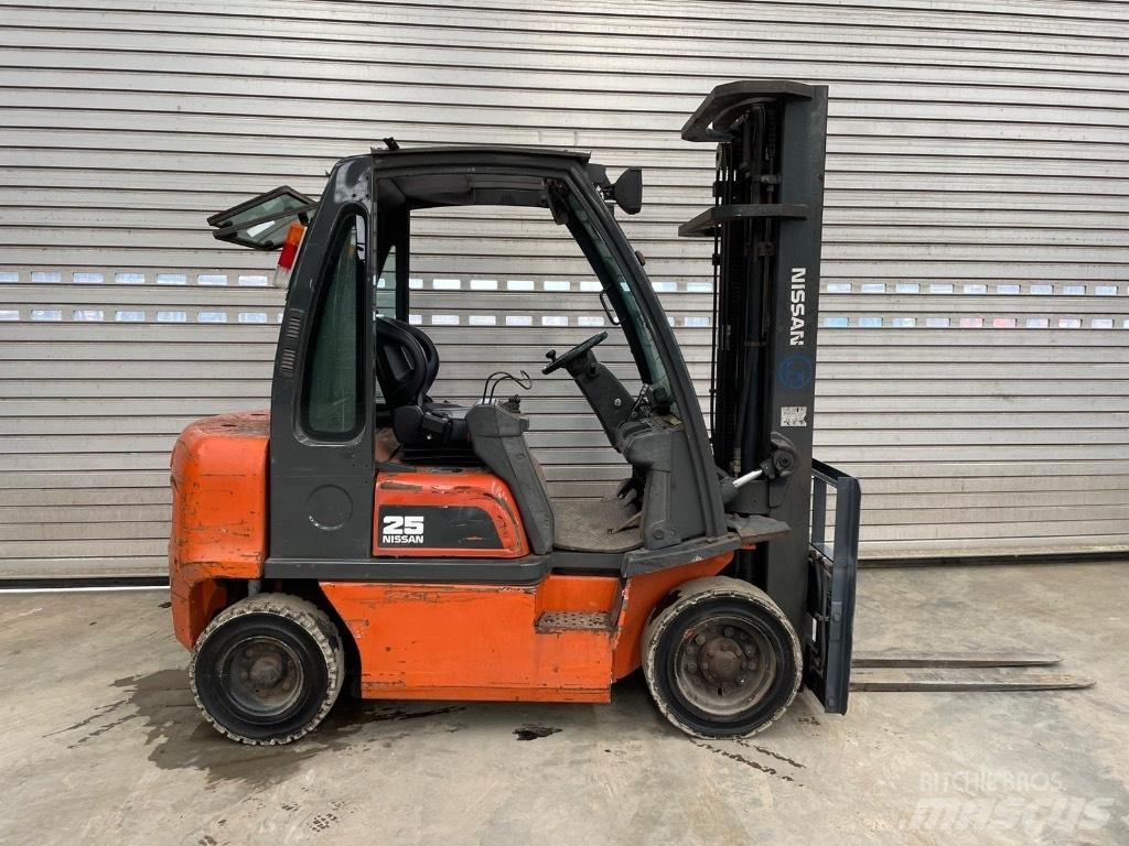 Nissan 25 디젤 지게차