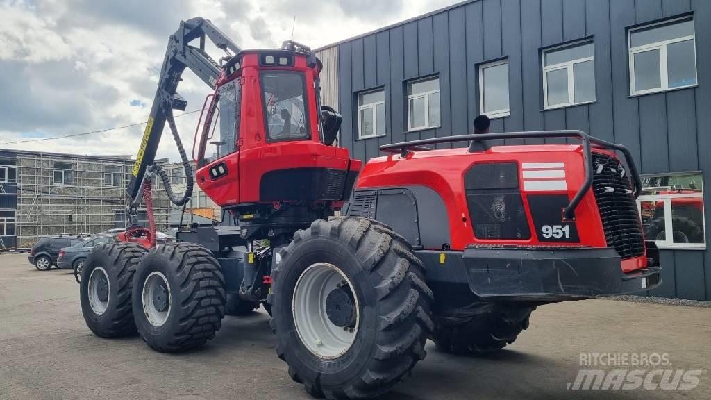Komatsu 951 원목 하베스터