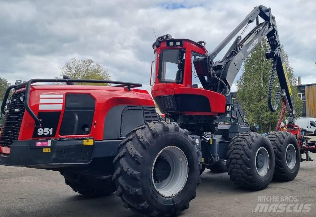 Komatsu 951 원목 하베스터