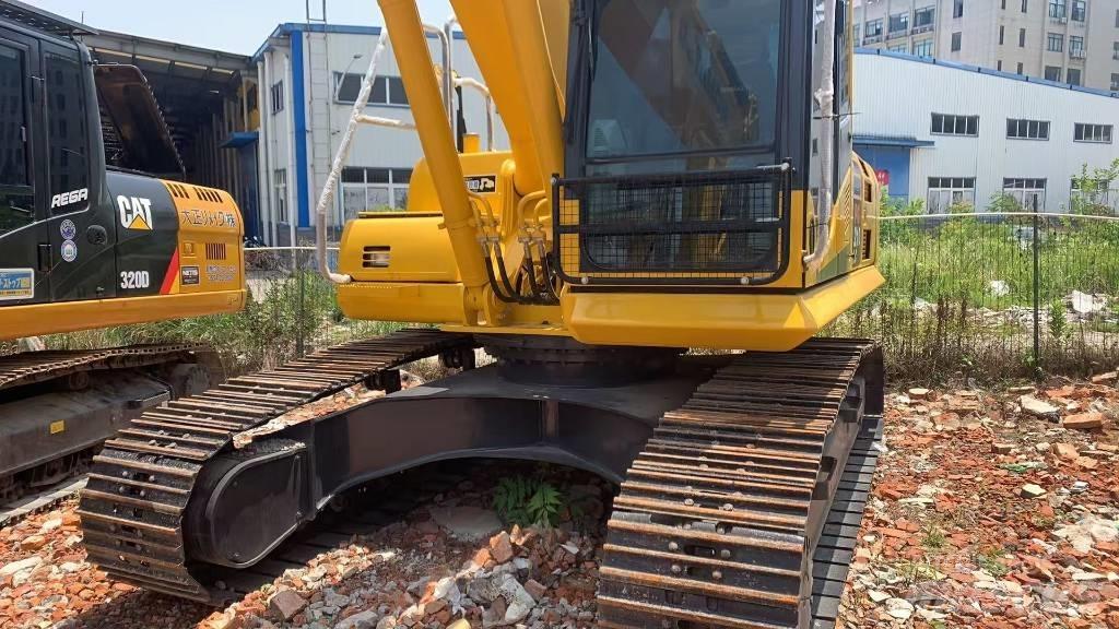 Komatsu PC 210 대형 굴삭기 29톤 이상