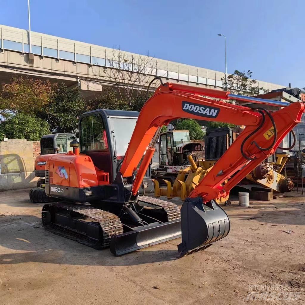 Doosan DH 60-7 소형 굴삭기 7톤 미만