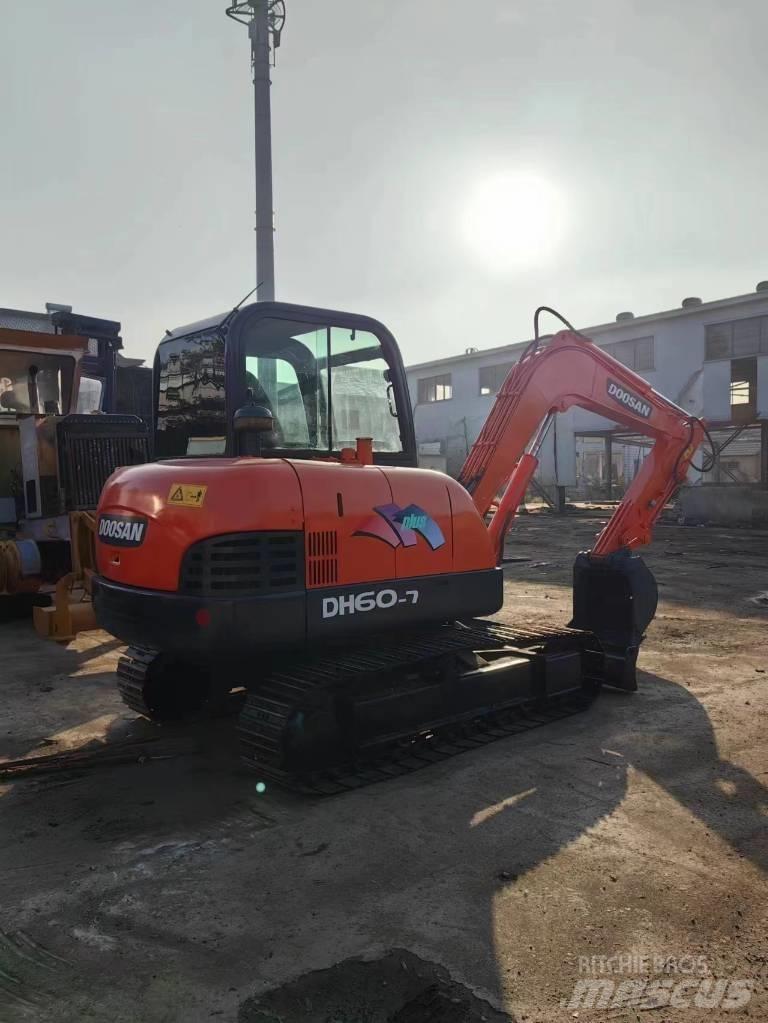 Doosan DH 60-7 소형 굴삭기 7톤 미만