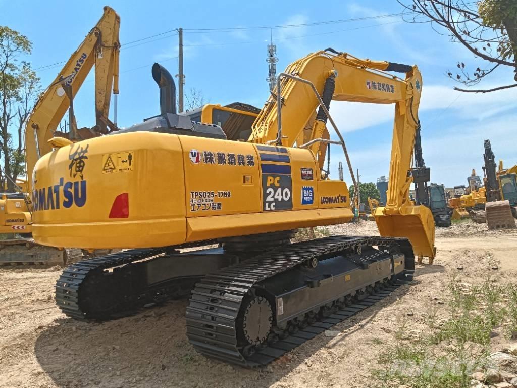 Komatsu PC 240 대형 굴삭기 29톤 이상