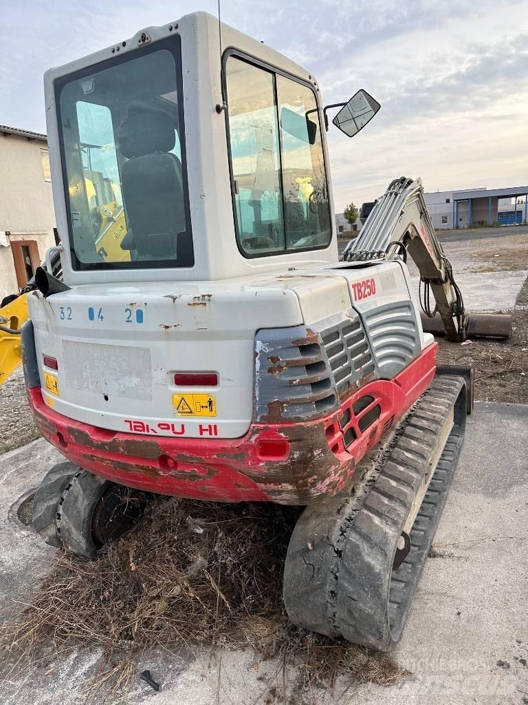 Takeuchi TB250 소형 굴삭기 7톤 미만
