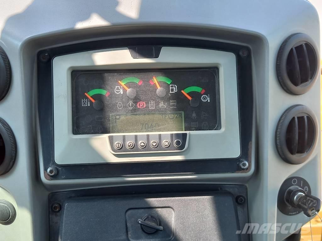 CAT D8T (Jebel Ali) 크롤러 도저