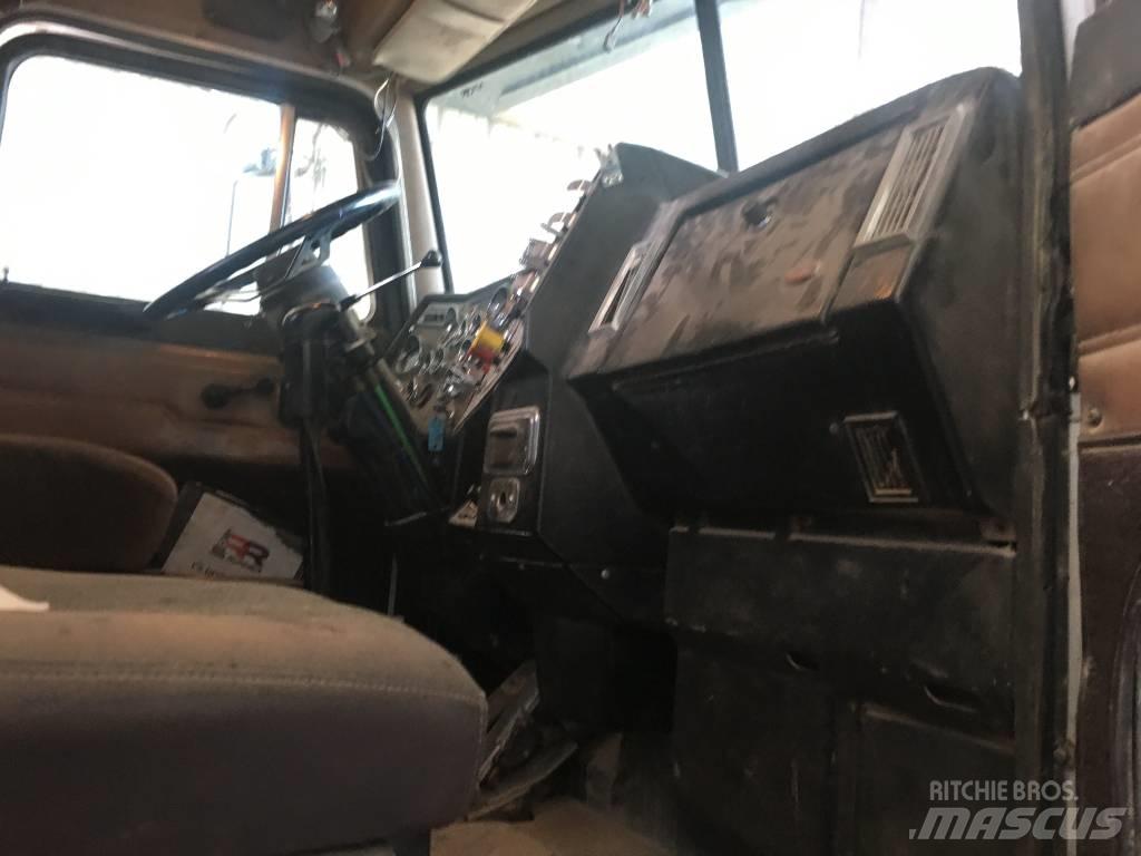 Peterbilt 378 용접용 트랙터