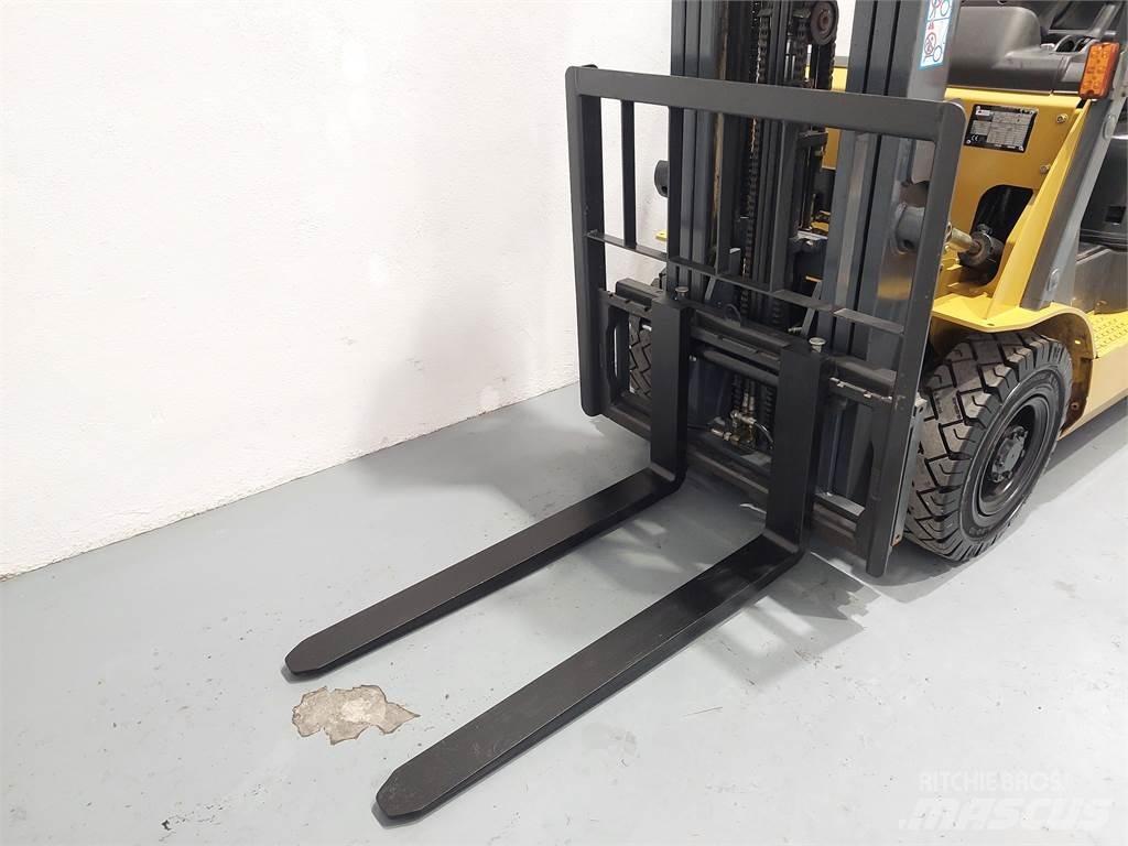 CAT DP18NTD 디젤 지게차