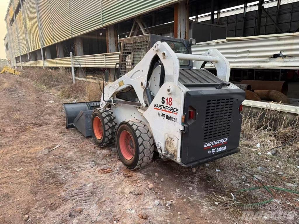 Bobcat S 18  스키드로더