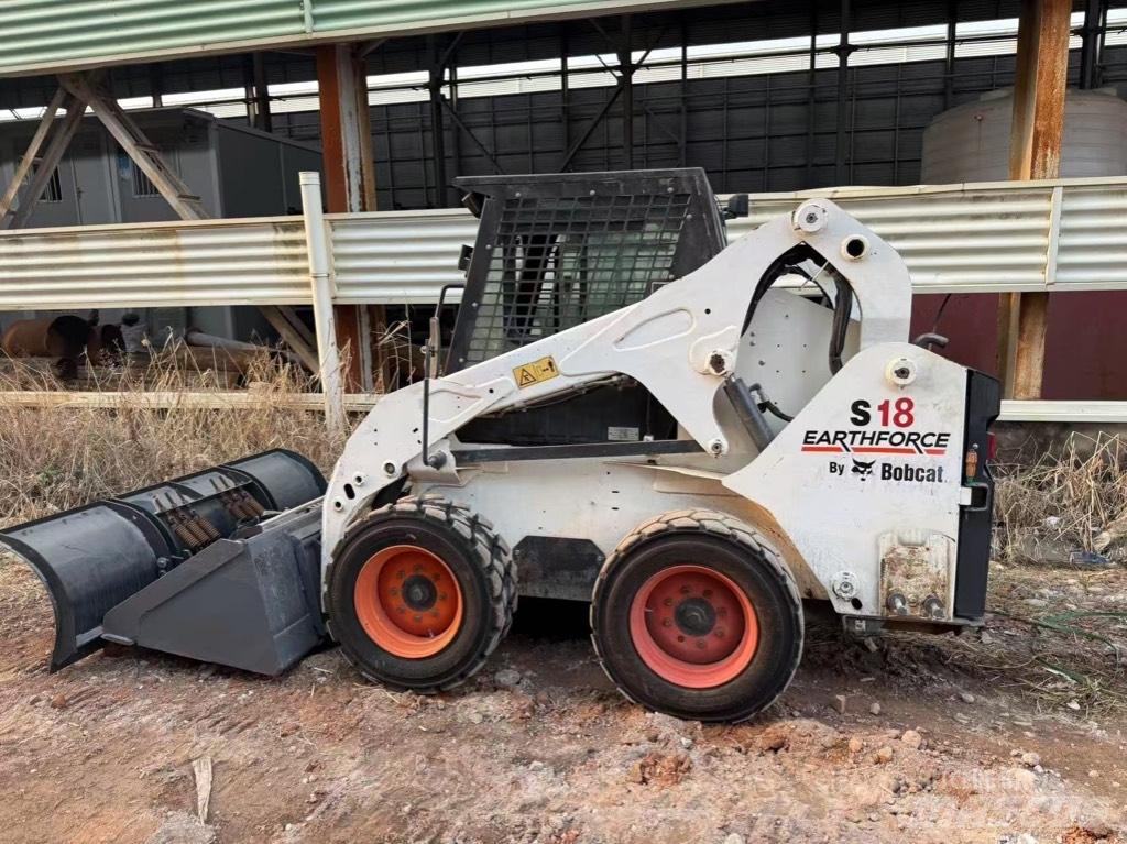 Bobcat S 18  스키드로더