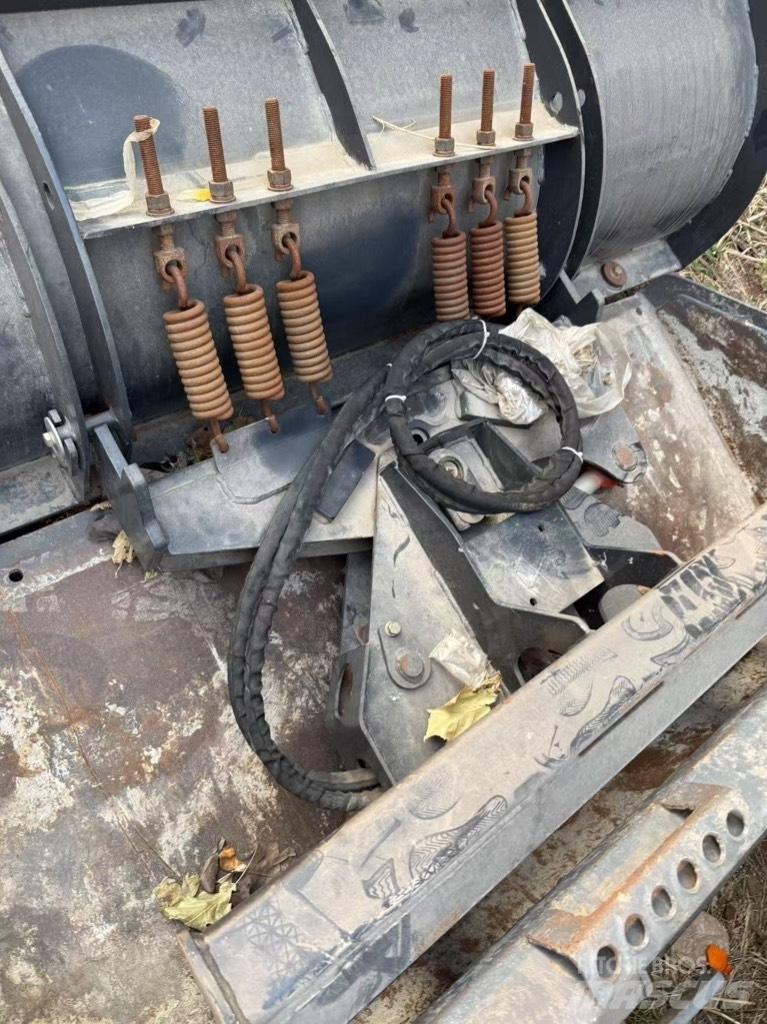 Bobcat S 18  스키드로더