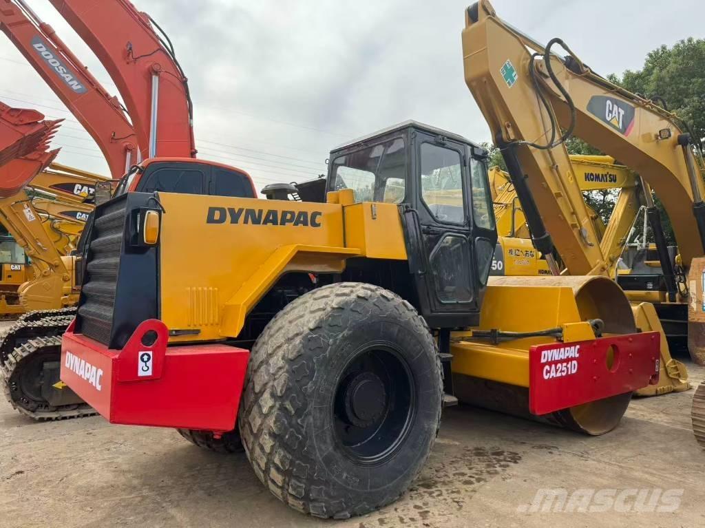 Dynapac CA 251 D 싱글 드럼 롤러