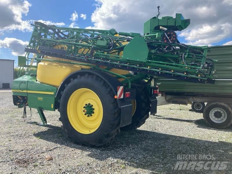John Deere R975i 견인형 분무기
