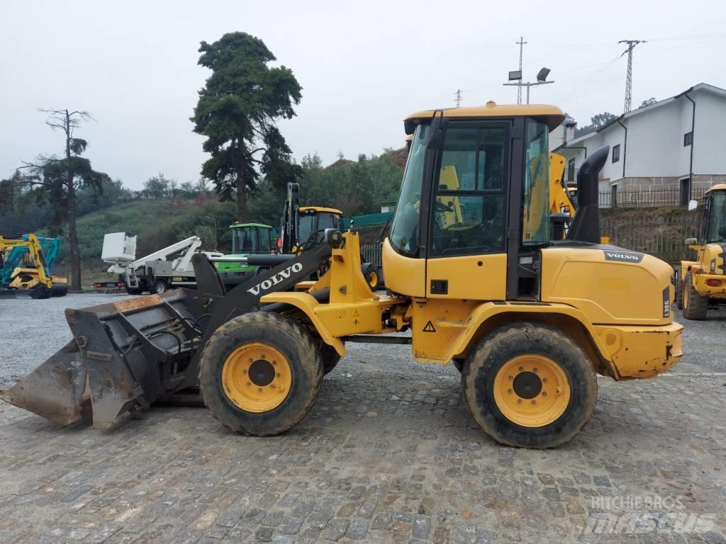 Volvo L 30 G  휠로우더
