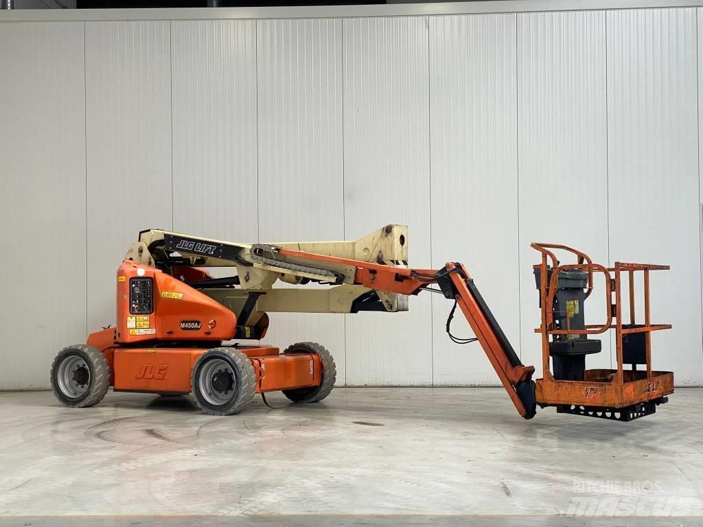 JLG M450AJ 관절형 전동이동 리프트