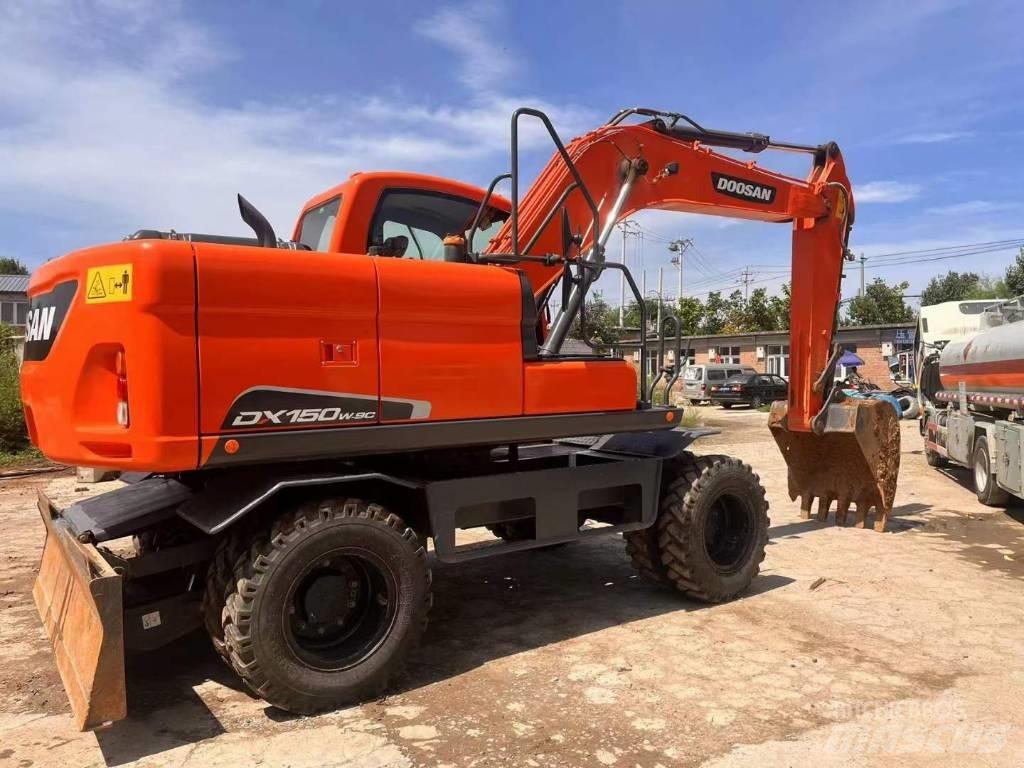 Doosan DH150W  휠 굴삭기