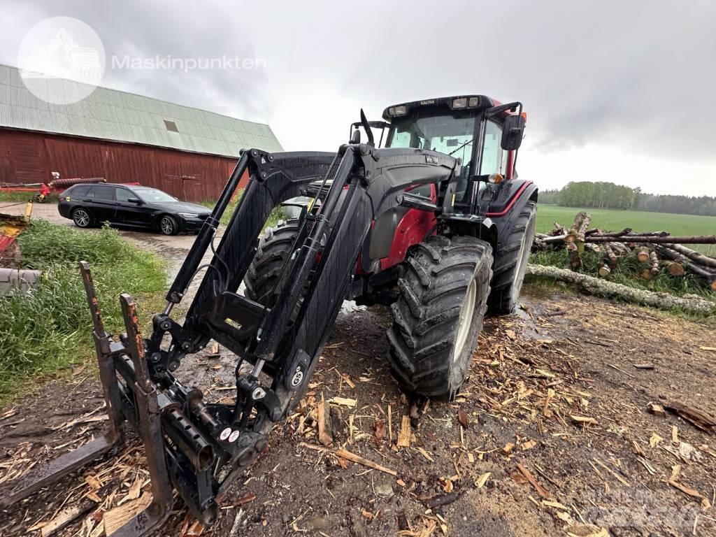 Valtra N 121 트랙터