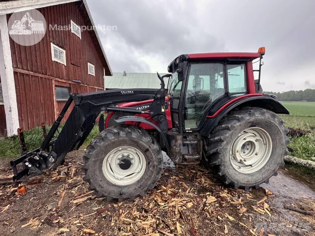 Valtra N 121 트랙터