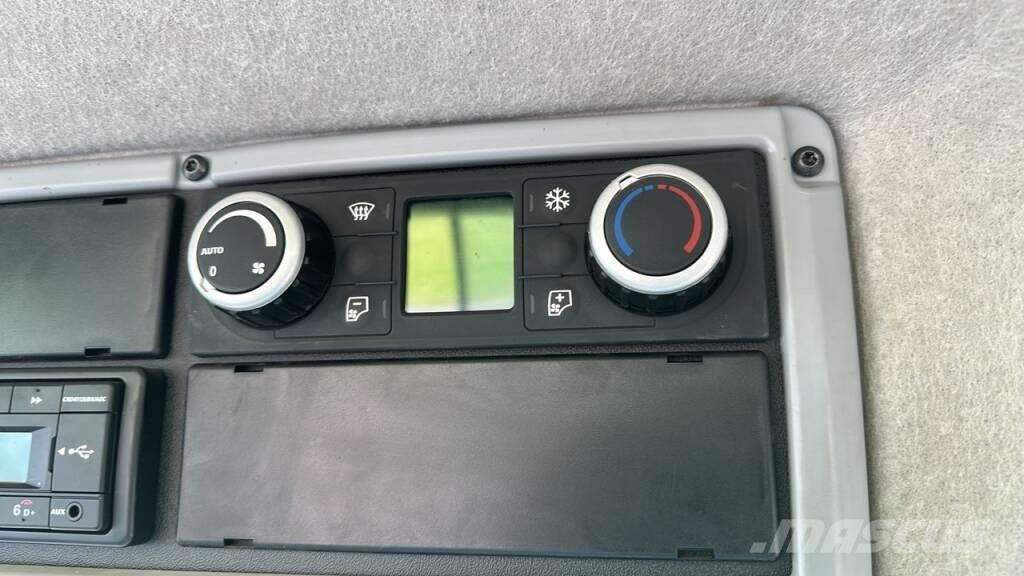 Valtra Q305 트랙터