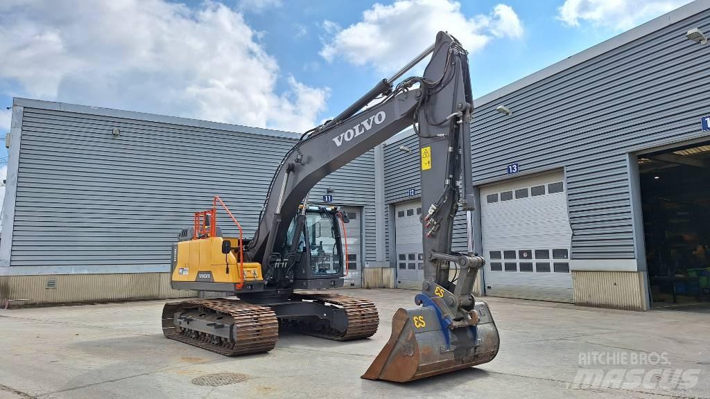 Volvo EC220E 대형 굴삭기 29톤 이상