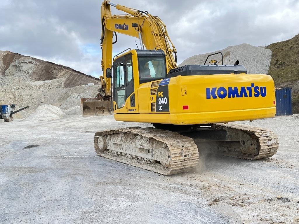 Komatsu PC 240 대형 굴삭기 29톤 이상